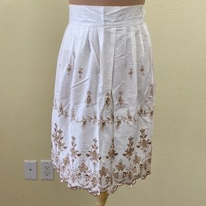 White Cotton Embroidered Half Apron